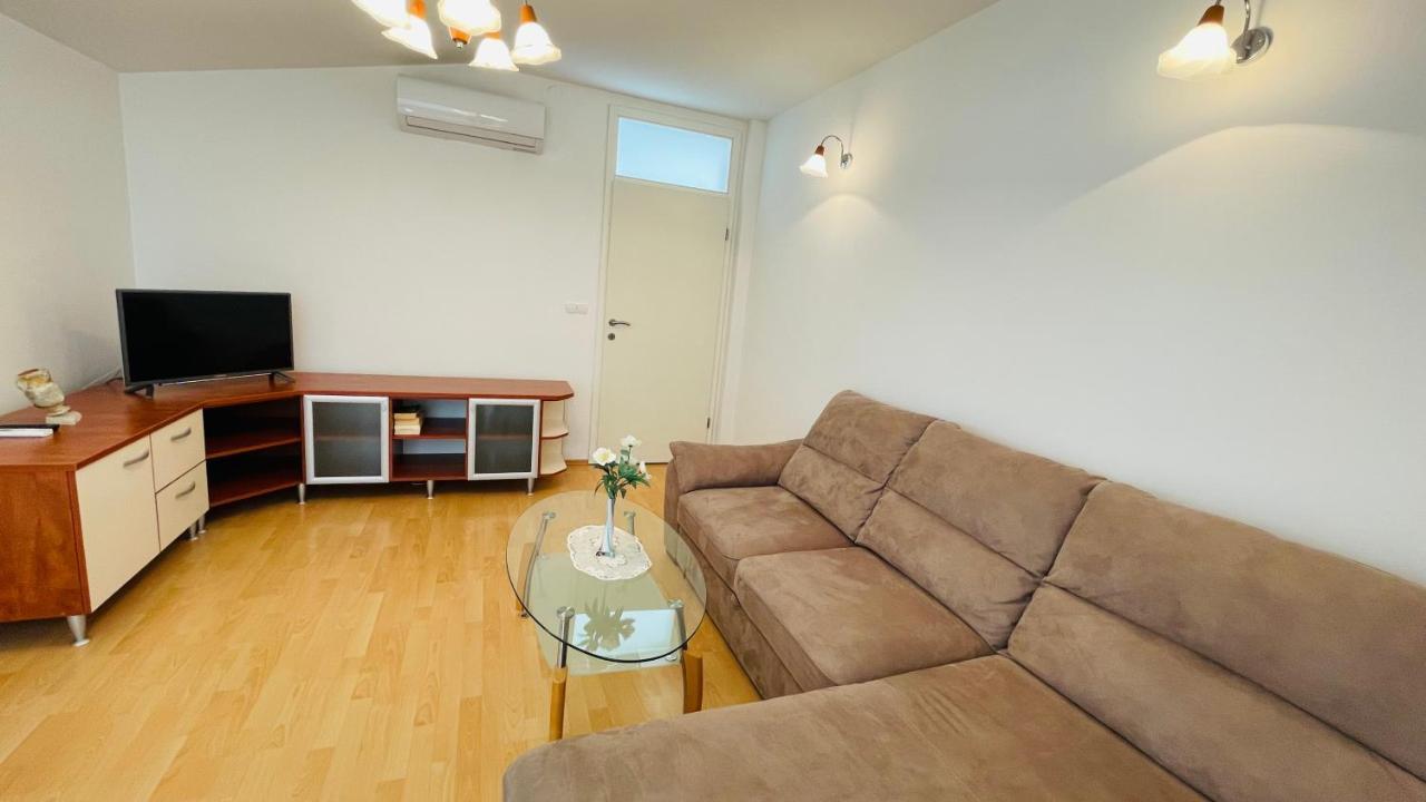 Maestral Apartment *